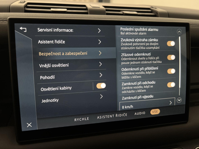 Land Rover Defender 110 D250 X-DYNAMIC SE AWD AUT 3.0 d Dynamic SE