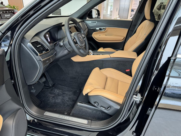 Volvo XC90 B6 AWD AUT BRIGHT PLUS 7-míst 2.0 Plus
