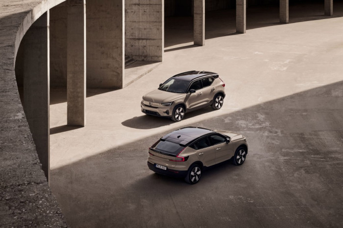 Volvo hat eine neue Art der Kennzeichnung seiner Elektro- und Hybridfahrzeuge eingeführt
