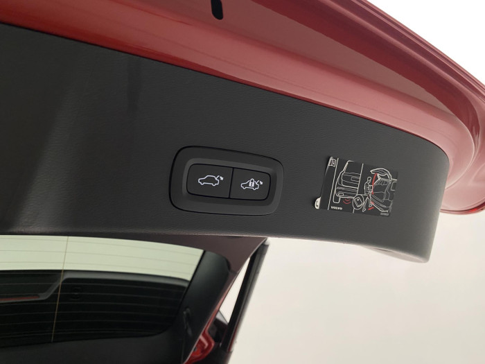 Volvo XC40 B4 AWD R-DESIGN AUT CZ