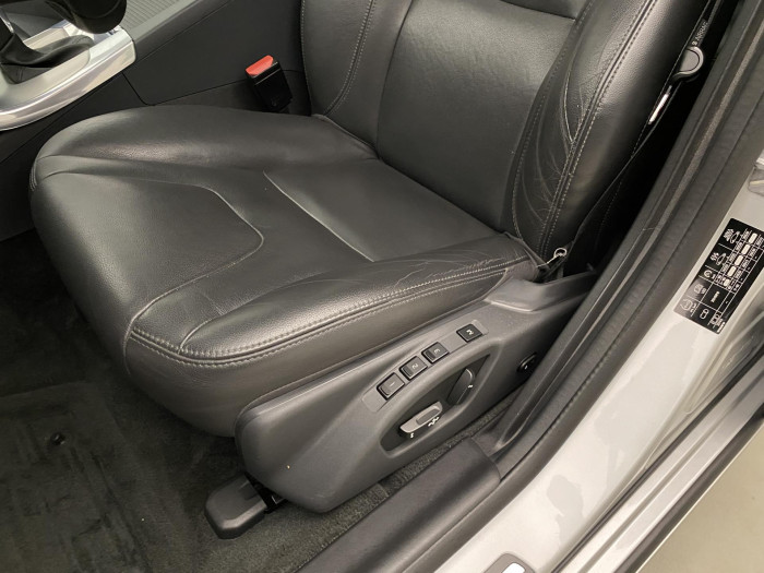 Volvo V60 D4 SUMMUM AUT NAVIGACE 2.0 d Summum
