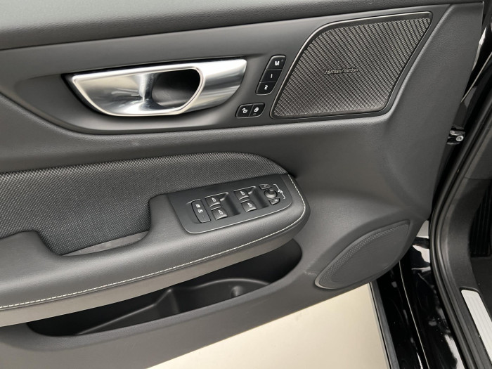 Volvo V60 T6 AWD RECHARGE ULTRA DARK AUT
