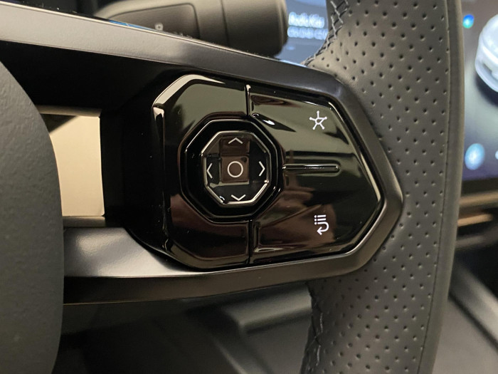 Lynk & Co 08 MORE PHEV