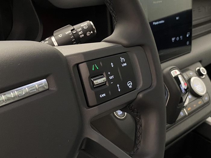 Land Rover Defender 110 D300 X-D HSE REZERVACE 3.0 d d