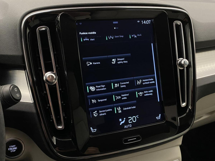 Volvo XC40 T4 MOMENTUM AUT REZERVACE 2.0 Momentum