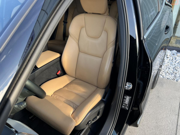 Volvo XC60 B4 AWD INSCRIPTION Aut CZ