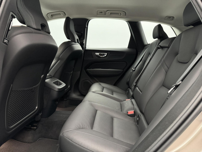 Volvo XC60 B4 AWD PLUS DARK AUT CZ 1.maj