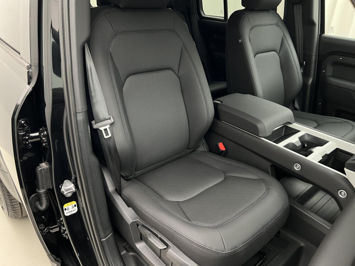 Land Rover Defender 110 D200 S AWD Aut REZERVACE 3.0 d