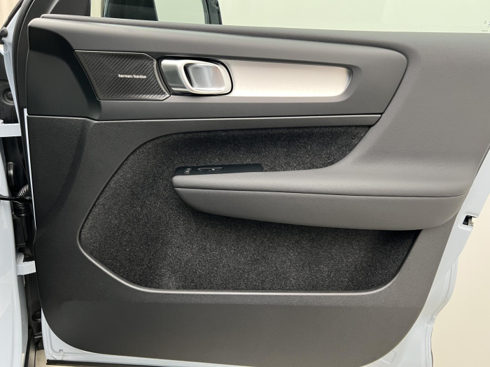 Volvo XC40 B3 DARK PLUS AUT