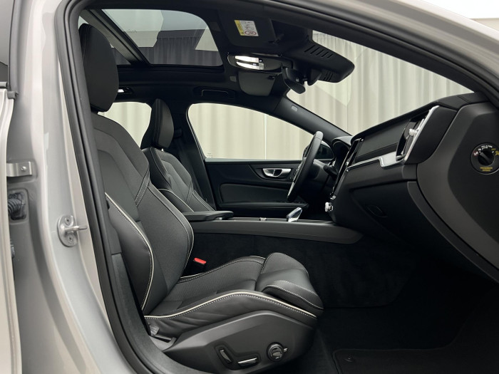Volvo S60 B5 AWD ULTIMATE DARK REZERVACE