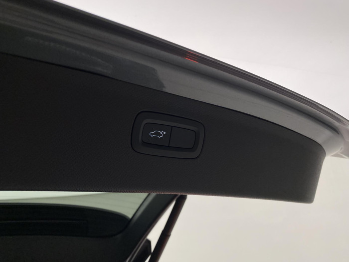 Volvo XC90 T6 AWD R-DESIGN AUT REZERVACE