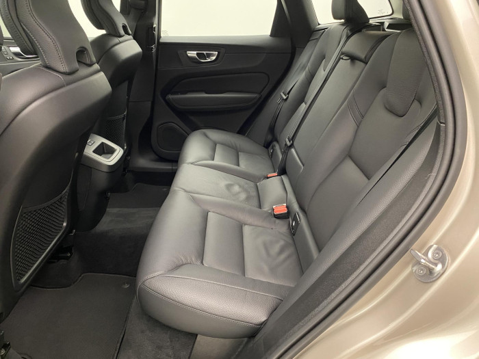 Volvo XC60 B5 AWD DARK PLUS AUT CZ