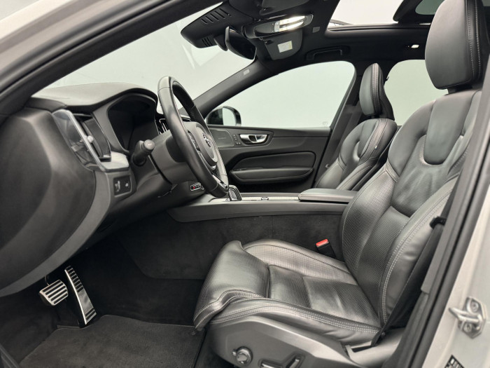 Volvo XC60 B4 AWD R-DESIGN AUT