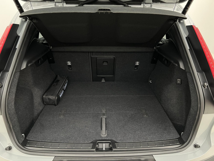 Volvo XC40 B3 PLUS DARK AUT CZ 1.maj.