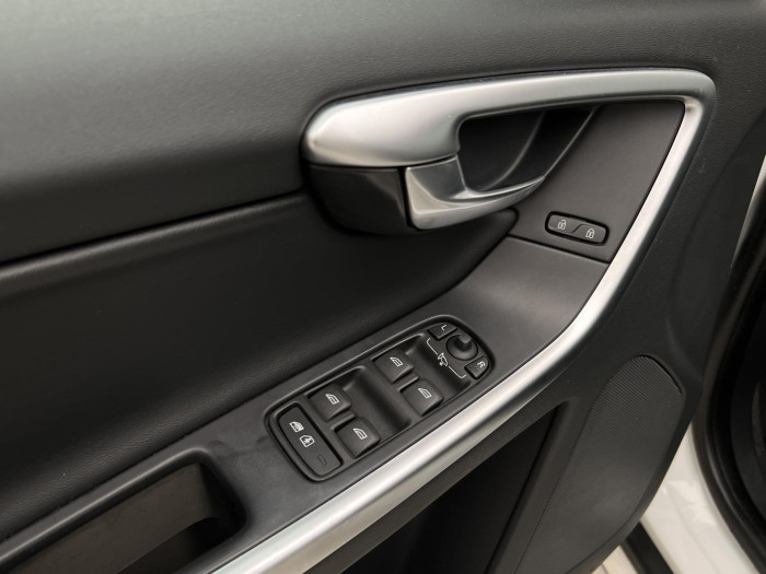 Volvo XC60 D5 AWD R-DESIGN AUT 2.4 d