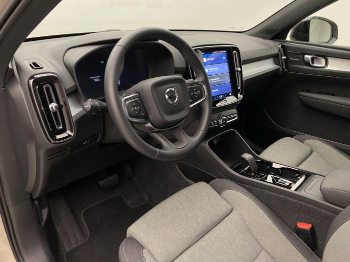 Volvo XC40 B3 DARK PLUS AUT CZ