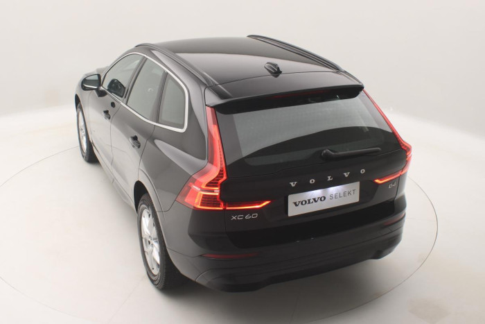 Volvo XC60 B4 MOMENTUM AUT REZERVACE 2.0 Momentum