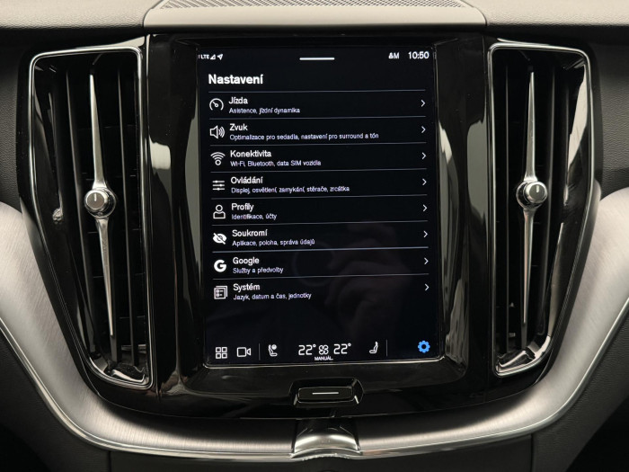 Volvo XC60 B4 AWD MOMENTUM PRO CZ 2.0 Momentum