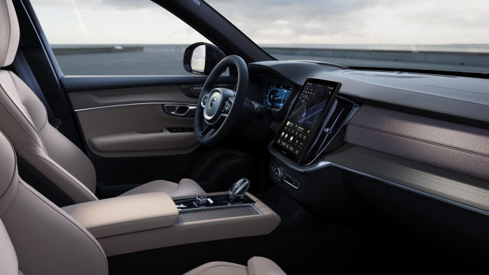 Volvo XC90 T8 AWD RECHARGE PLUS DARK AUT