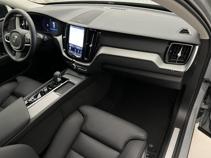 Volvo XC60 B5 AWD PLUS DARK AUT 1.maj.