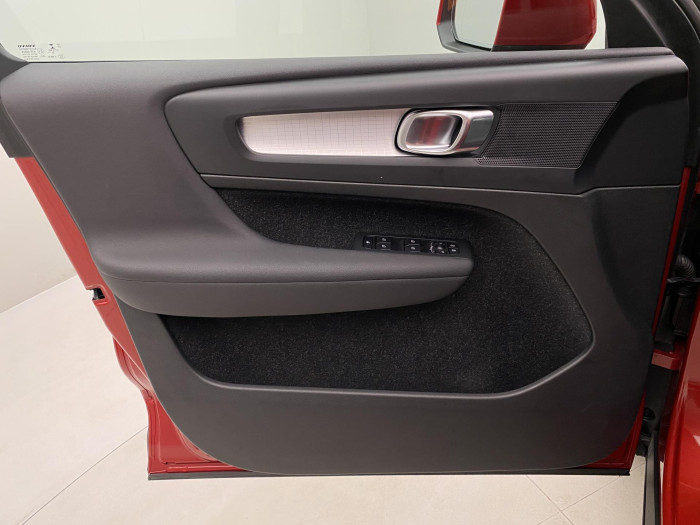 Volvo XC40 B4 AWD MOMENTUM AUT CZ 2.0 Momentum