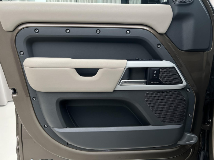 Land Rover Defender D250 SE AWD AUT CZ 3.0 d SE