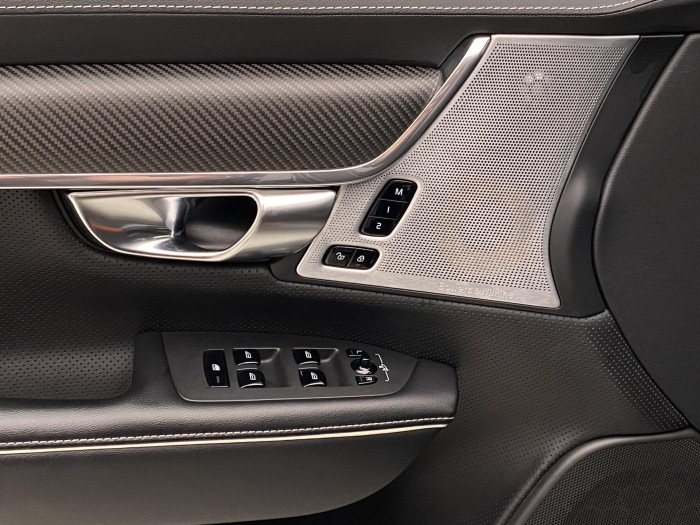 Volvo V90 D5 AWD R-DESIGN REZERVACE 2.0 d