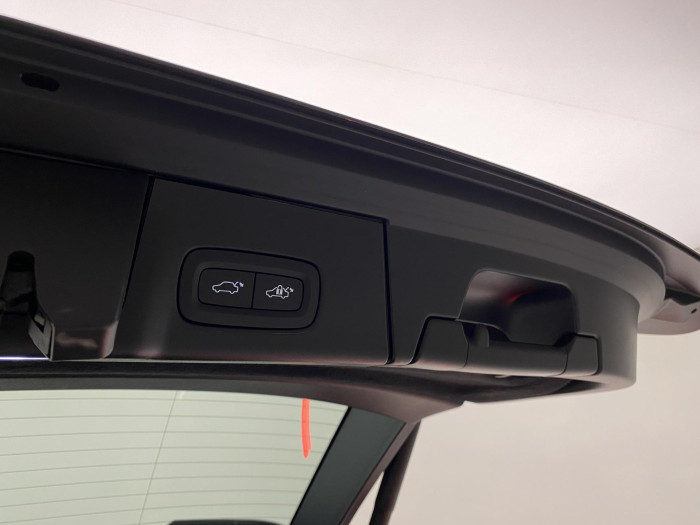 Volvo V90 CC B4 AWD PLUS AUT CZ 1.maj