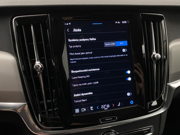 Volvo V90 B4 AWD CORE AUT REZERVACE