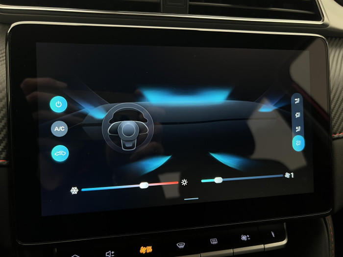 MG ZS 1.5 ESSENTIAL PLUS CZ 1.maj.