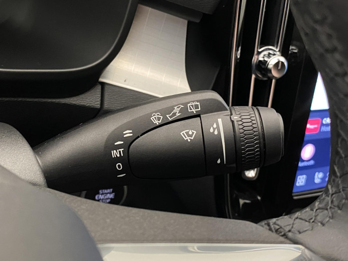 Volvo XC40 B3 DARK PLUS AUT CZ