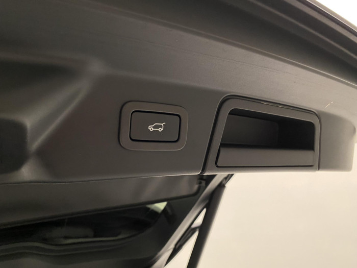 Land Rover Range Rover Velar D300 SE AWD AUT   REZERVACE 3.0 d SE