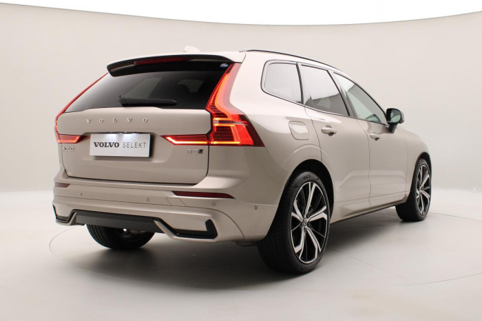 Volvo XC60 B5 AWD ULTIMATE REZERVACE