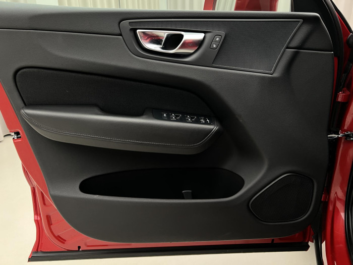 Volvo XC60 B5 AWD MOMENTUM AUT 2.0 Momentum