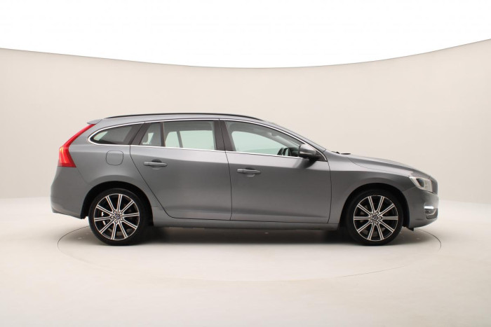 Volvo V60 D4 AWD MOMENTUM REZERVACE 2.4 d Momentum