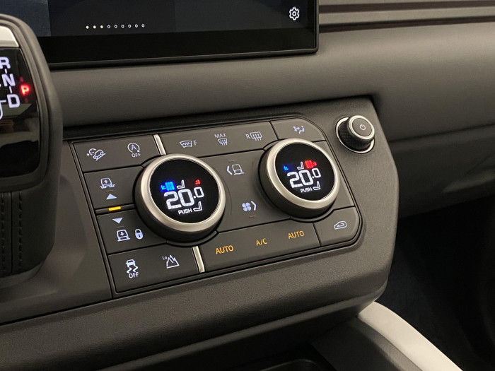 Land Rover Defender 110 D300 X-D HSE REZERVACE 3.0 d d