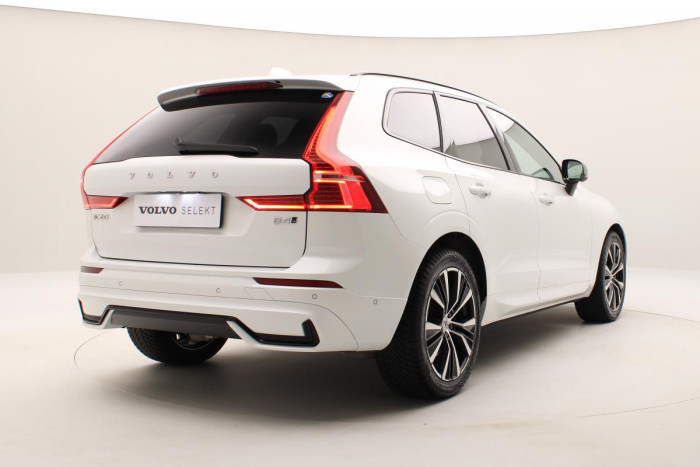 Volvo XC60 B4 AWD ULTIMATE AUT REZERVACE