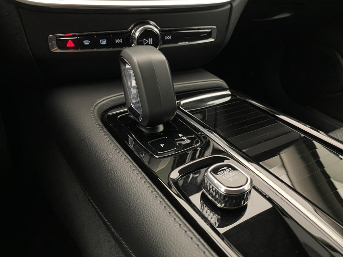 Volvo V60 T6 AWD RECHARGE CORE AUT