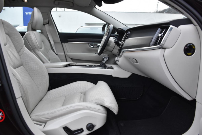 Volvo V90 CC D5 AWD PRO AUT REZERVACE 2.0 d CC CC