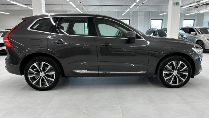 Volvo XC60 B5 AWD PLUS BRIGHT REZERVACE 2.0 Plus
