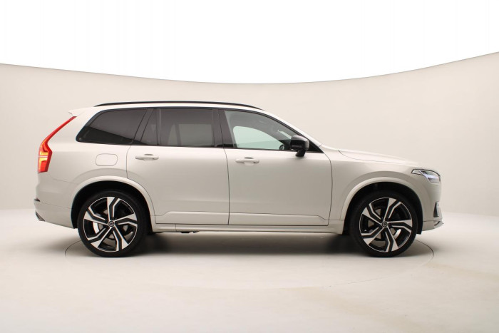 Volvo XC90 B6 AWD R-DESIGN REZERVACE