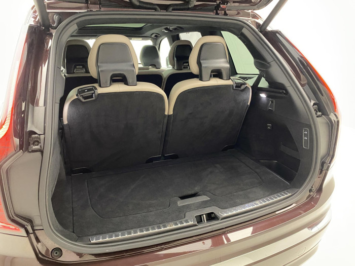 Volvo XC90 T8 AWD RECHARGE REZERVACE