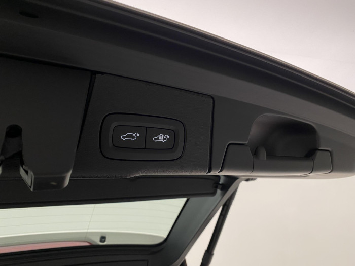 Volvo XC60 B4 AWD PLUS DARK AUT CZ