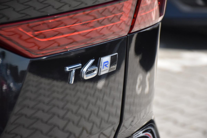 Volvo XC60 T6 AWD R-DESIGN REZERVACE