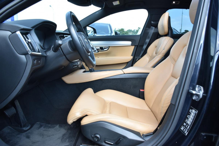 Volvo V90 D5 AWD INSCRIPTION REZERVACE 2.0 d