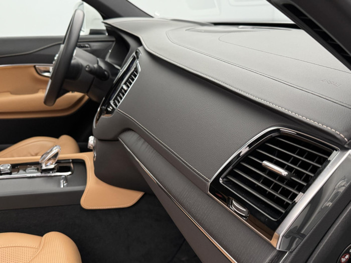 Volvo XC90 T8 AWD RECHARGE REZERVACE