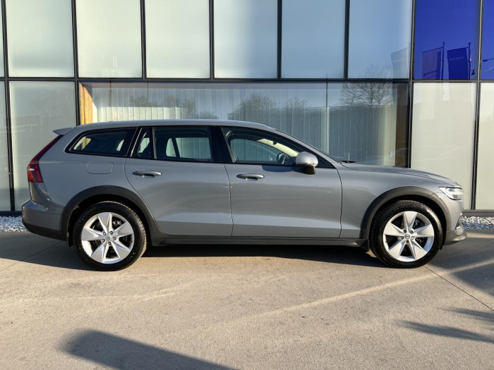 Volvo V60 CROSS COUNTRY B4 AWD REZERVACE