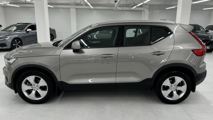 Volvo XC40 B4 MOMENTUM REZERVACE 2.0 Momentum