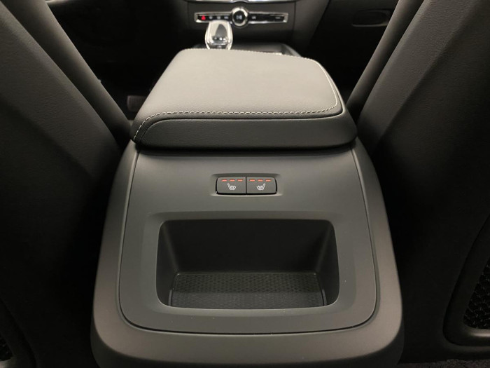 Volvo XC60 B4 AWD PLUS BRIGHT REZERVACE 2.0 Plus