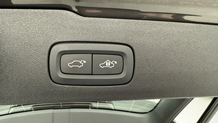 Volvo V60 B4 MOMENTUM AUT REZERVACE 2.0 Momentum